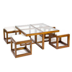 Tafels en stoelen